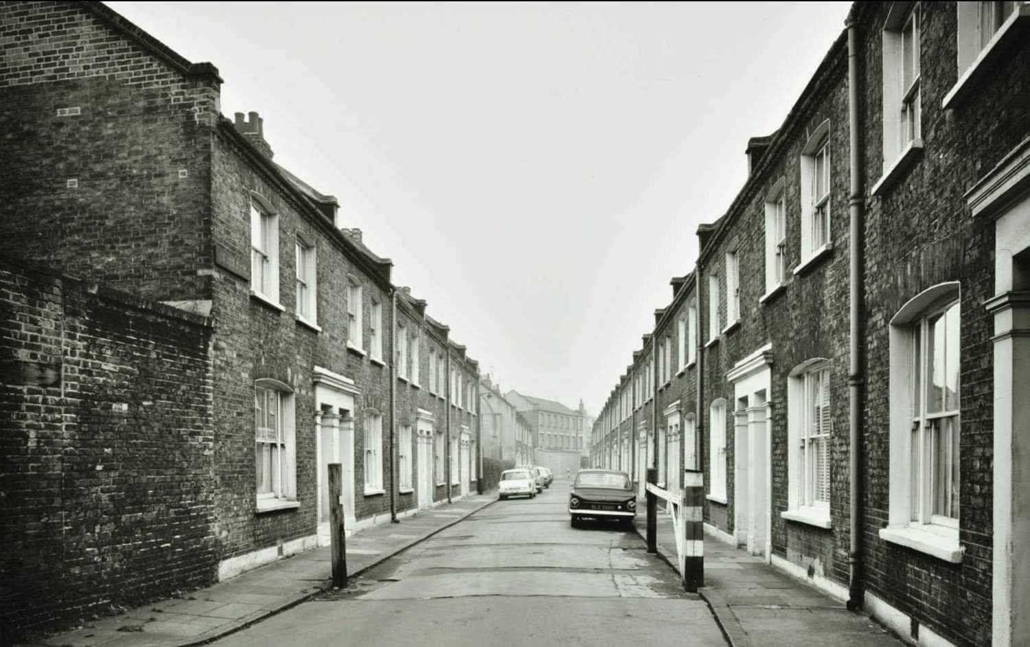 Brunswick Court 1974. Looking towards Tanner Street. Druid Street behind..jpg
