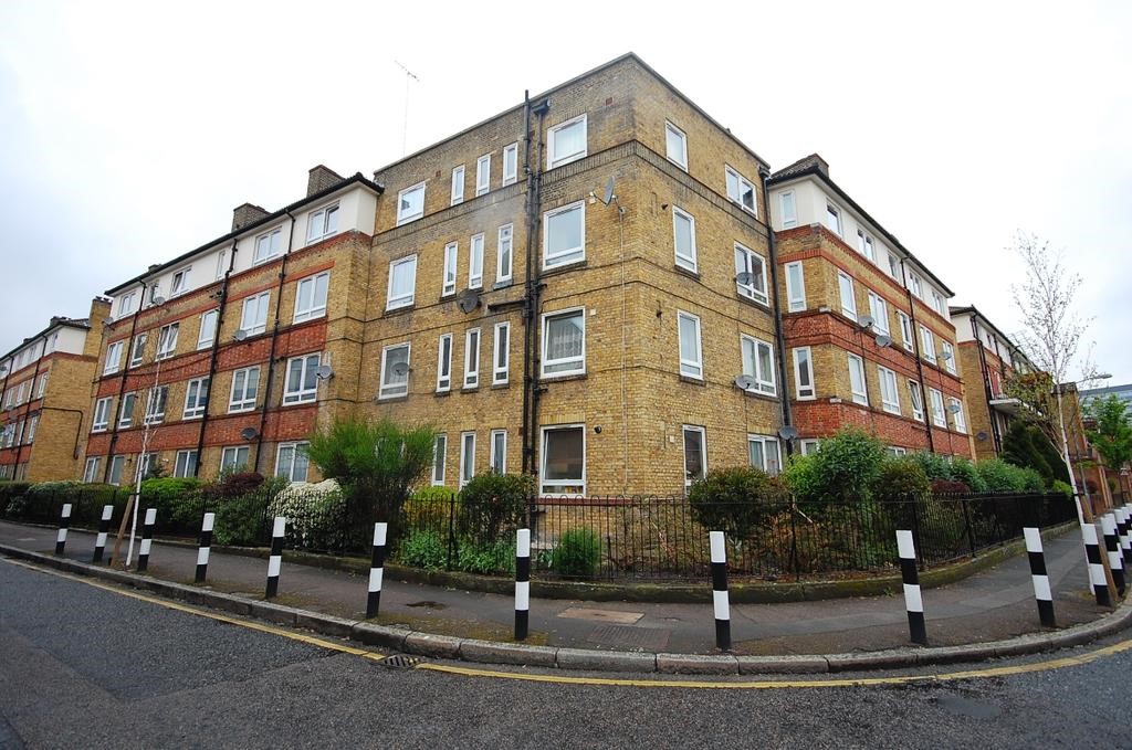 White’s Grounds Estate, corner with Bermondsey Street.jpg