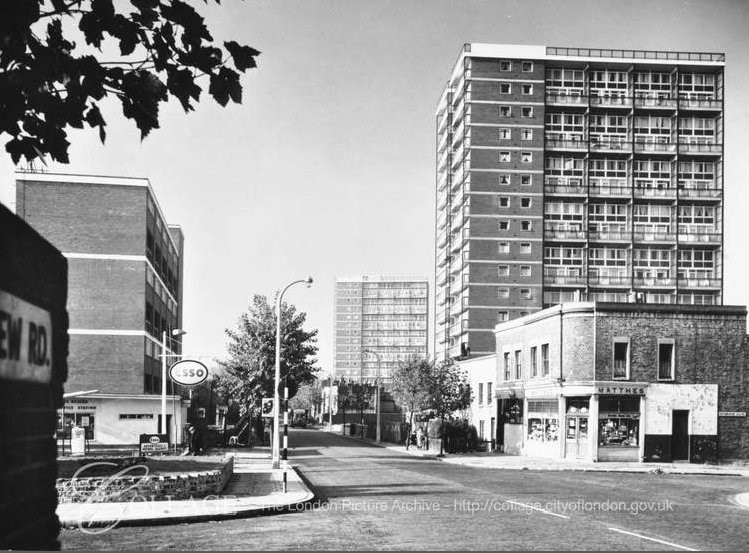 Rotherhithe New Road. Rotherhithe Old Road to the right. – 1961.jpg