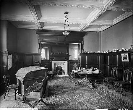 Tooley Street, St Olave's Grammar School, Southwark c1899 1.jpg