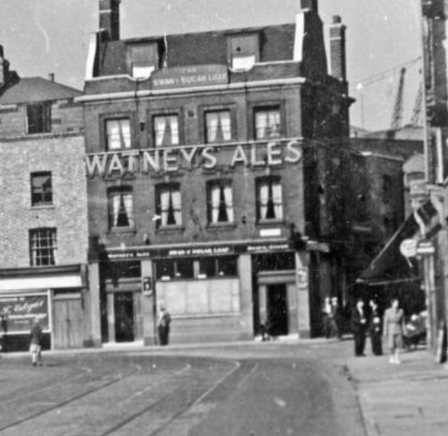Parkers Row,The Swan & Sugar Loaf was situated at 55 Dockhead,1949..jpg