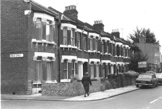 WELLS WAY, off Albany Road, looking towards Southhampton Way,Dowlas Street left..jpg