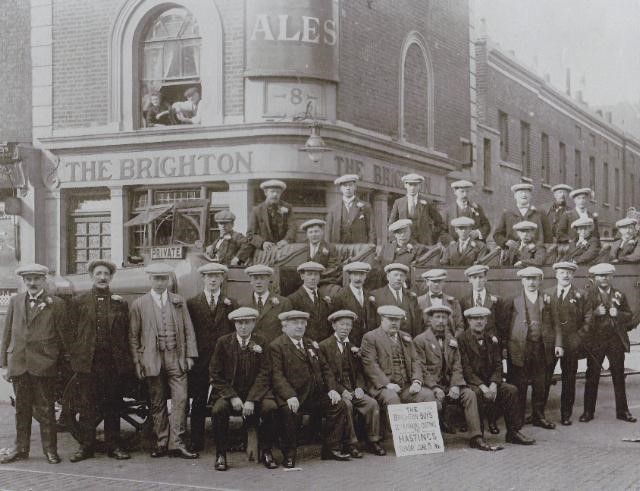 Old Kent Road, The Brighton Pub, Bricklayers Arms. c1921.jpg