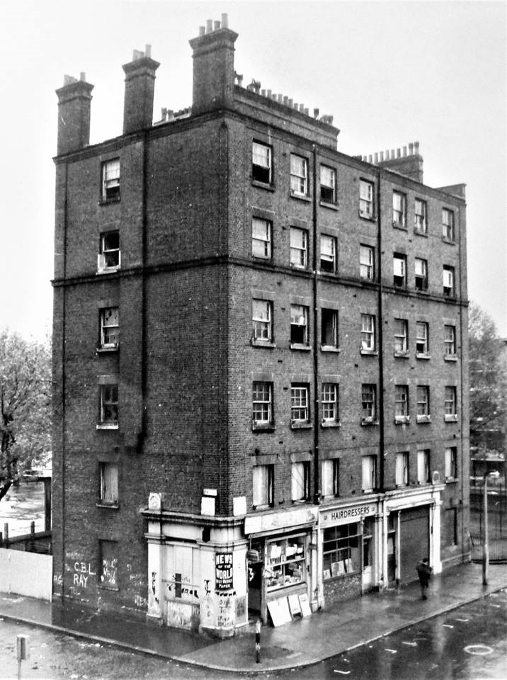 Blendon Row Louise House on the corner c1973.jpg