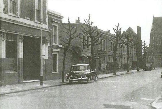 Camilla Road Bermondsey, St George’s Tavern Pub In 1961.St Augustines Church,Lynton Road far end..jpg