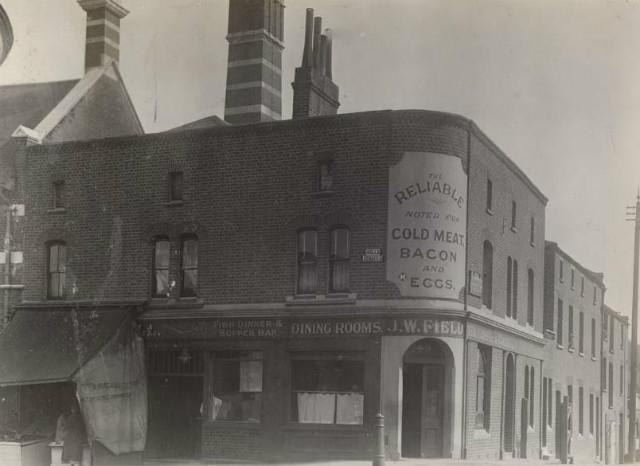 Wells Way was Wells Street. The Kings Arms was situated at 48 Wells Street.jpg