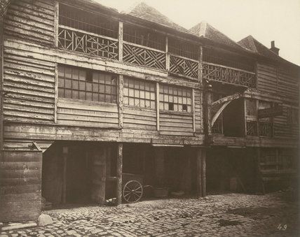 Borough High Street, King's Head Inn yard, Southwark,1881.jpg