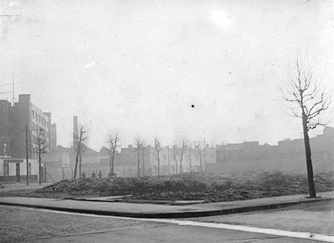 Southwark Park Road, Shuttleworths Park, Bermondsey. Anchor Street right, Galleywall Road left..jpg