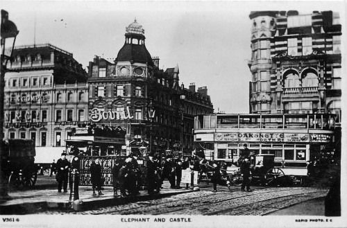 Elephant & Castle, 1910..jpg