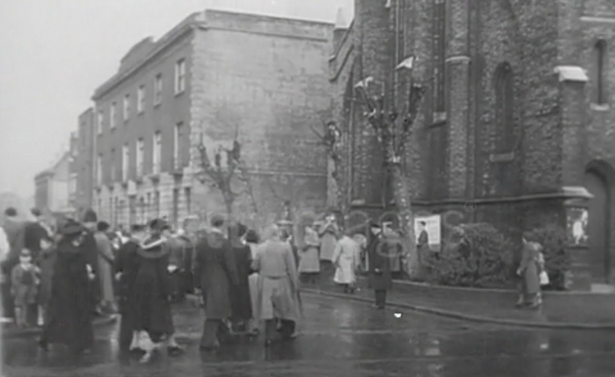 Jamaica Rd at Pynfolds Estate, then turning into Cathay Street, St Crispins celebration - 1950's.jpg