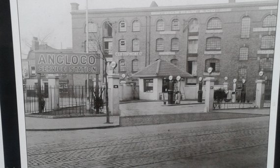 Bermondey Sq filling Station.jpg