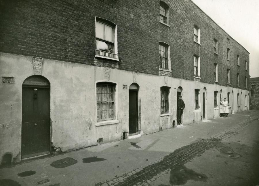 Nolan Place, 1935,was off Hatteraick street,Rotherhithe   X.png