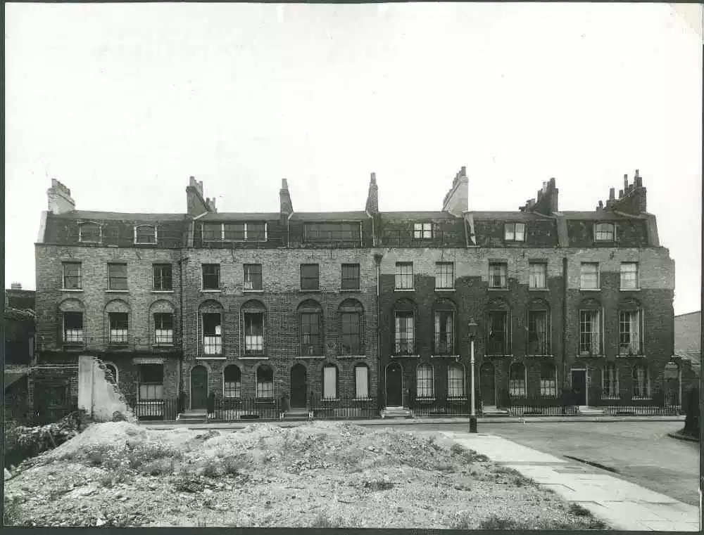 Nelson Square, last remaining houses before demolition and building of the 1950s blocks.  X.png