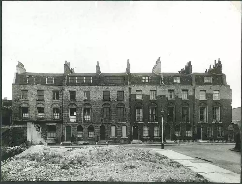 Nelson Square, last remaining houses before demolition and building of the 1950s blocks. X.png