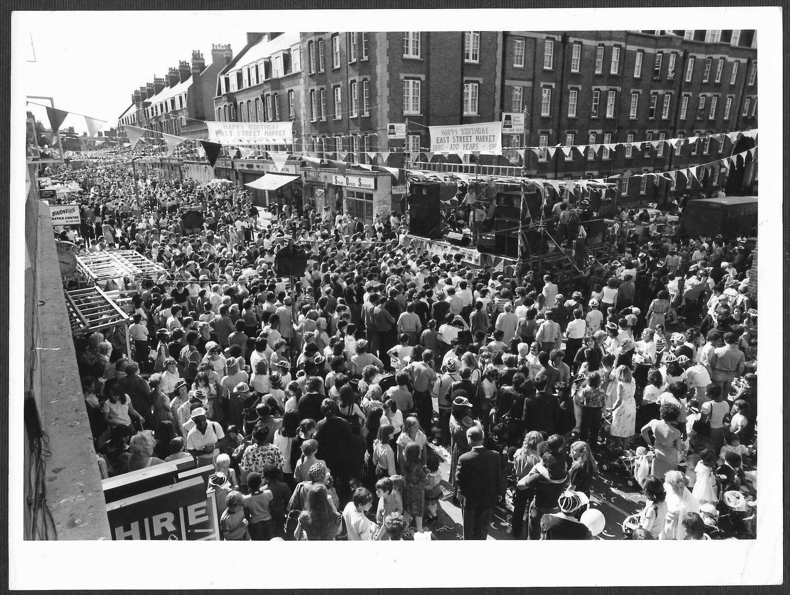 East Street 1980, corner with King & Queen Street right. X.jpg