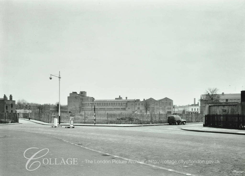 Harper Road going left and looking north east by Circular Road, small road left. Standard Street, on the right, 1957.It looks like the shop was somewhere straight in front.  X.png