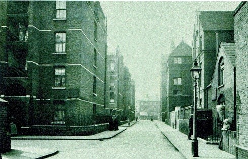 Webb Street looking towards Tower Bridge Road c1914.   X.jpg