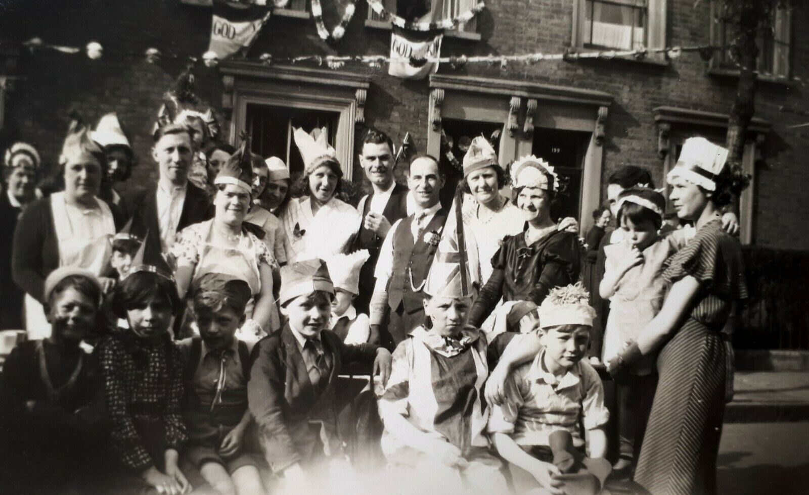 Fort Rd, George V Jubilee Street Party, Bermondsey c1935. X.png