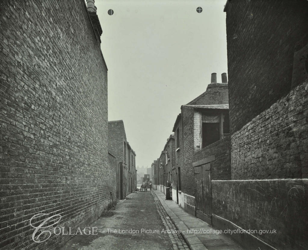 Paull's Yard, Tabard Estate, 1913.  X.png