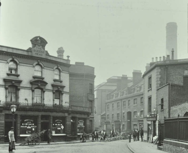 Great Guildford Street, The Queens Head, c1912.  X.png