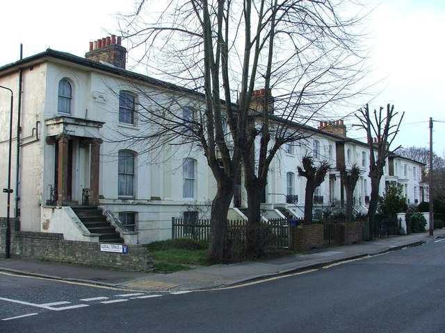 Glengall Road c2016, Glen Terrace left. Houses date from around 1840. X.png