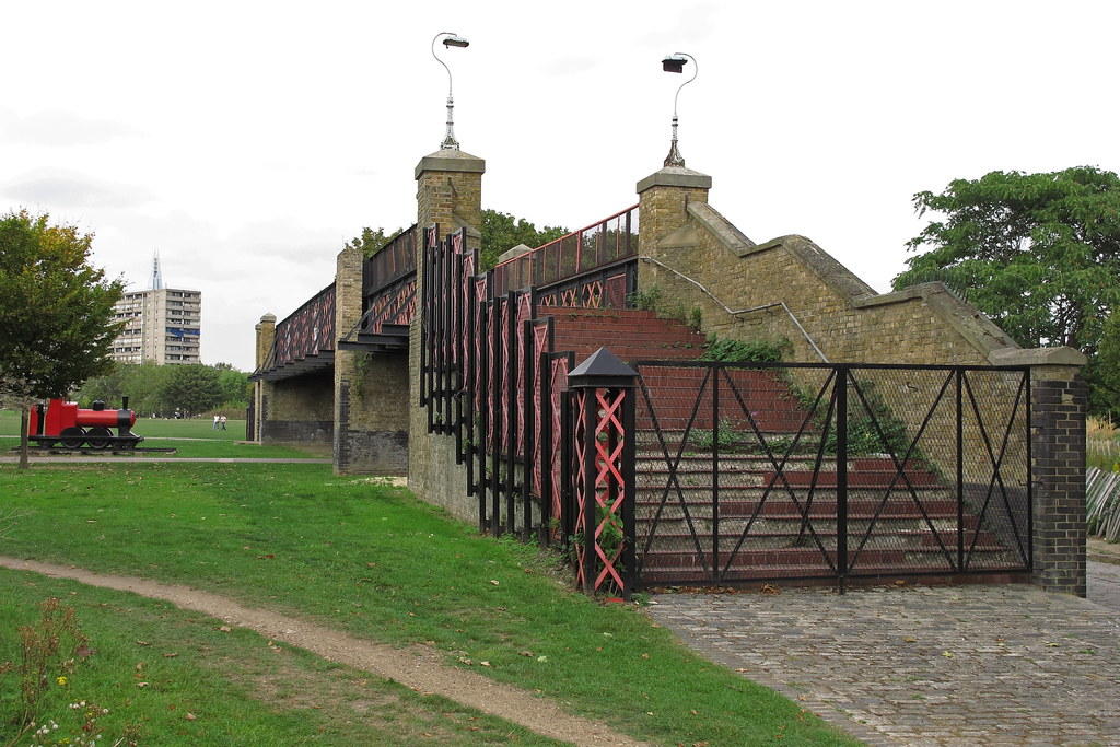 Grand Surrey Canal bridge, over a Camberwell section, now within Burgess Park.  X.png