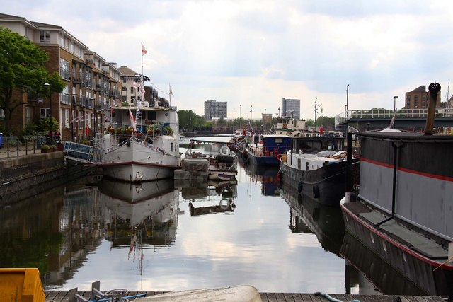 The Wibbley Wobbley Floating Pub, Surrey Quay’s.   X.png