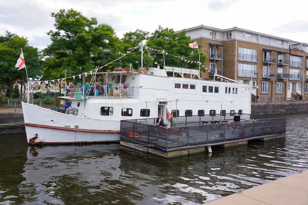 The Wibbley Wobbley Floating Pub, Rotherhithe.  x.png