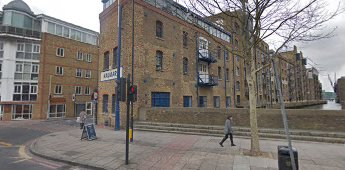 Shad Thames from Tooley Street 2019,same location as the 1976 picture.  X.png