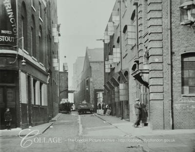 Bear Gardens, c1930. I think the pub on the left is the White Bear.  X.jpg