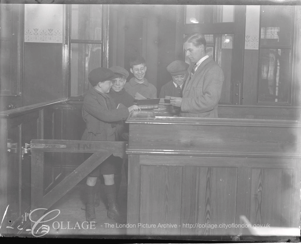 Spa Road Bermondsey Children's Library 1923..png