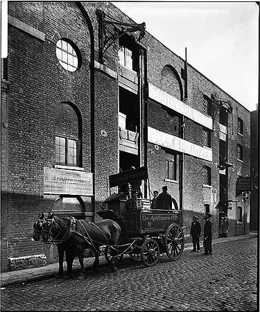Park Street, Southwark Wharf, c1923.The Apollinaris Company Limited Depot..jpg