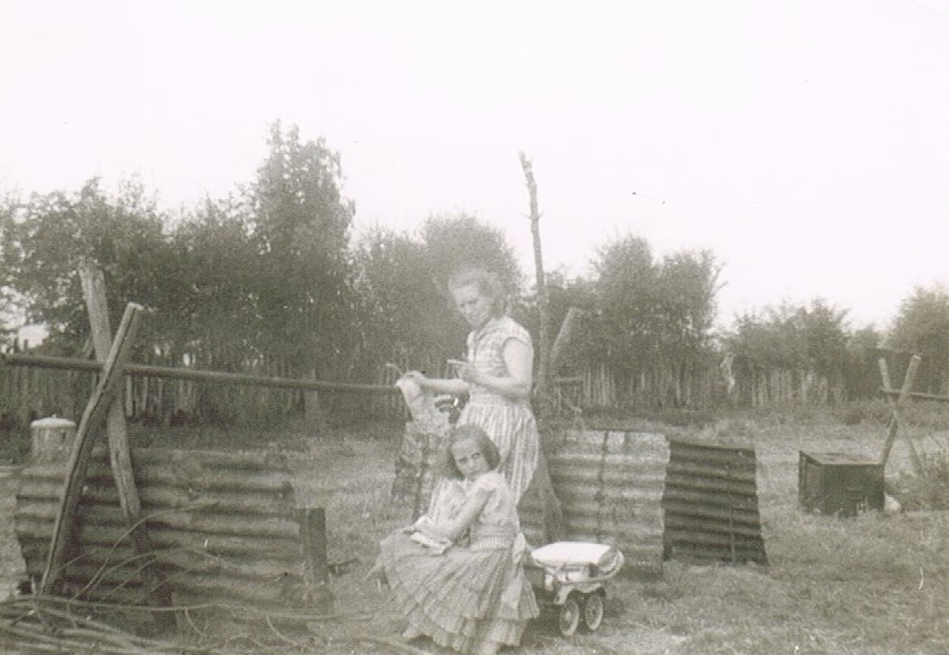 Hop picking, Hunton, Kent 1959. Mum and Jan..jpg