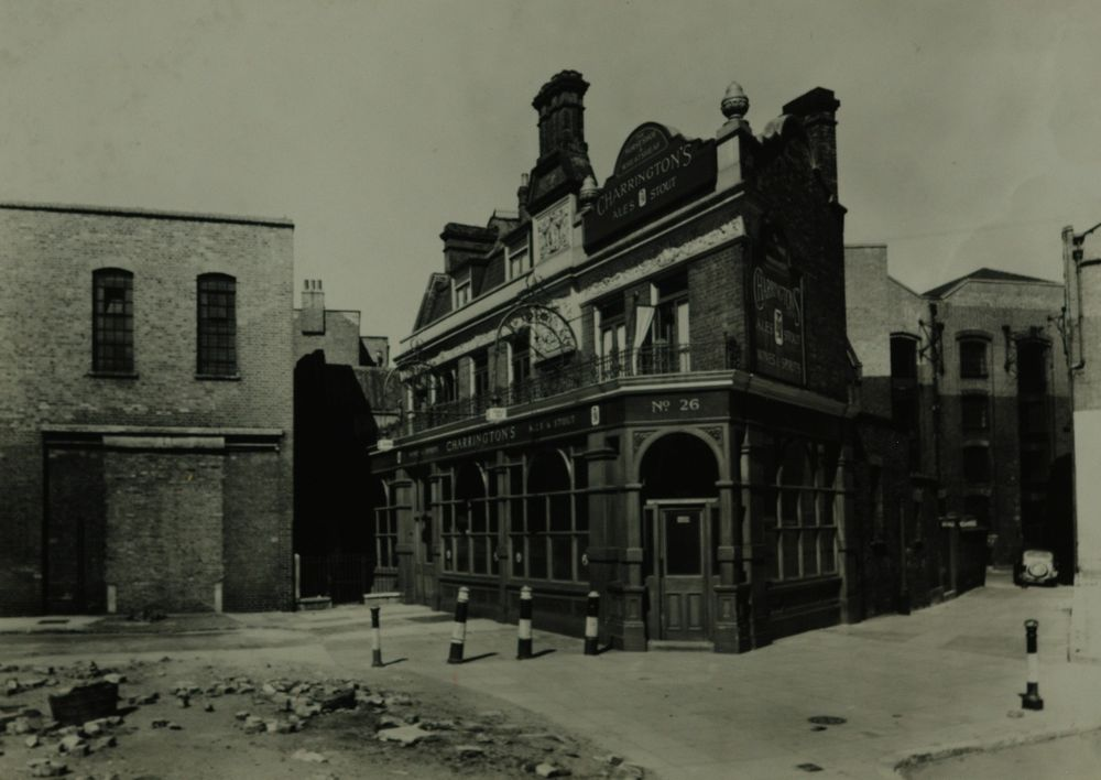 Horse & Wheatsheaf Pub, c1951,Melior Street, now called Horseshoe Inn.   X.png