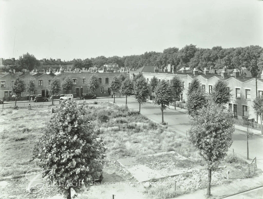 Abbeyfield Road right and Aspinden Road top, Bermondsey c1954, Mossington Gardens bottom right.   X.png