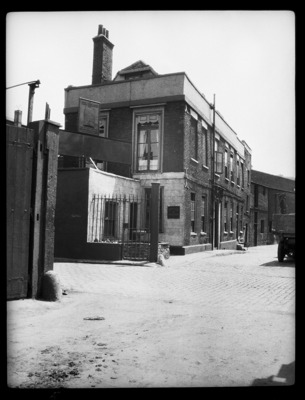 Bankside, Southwark 1931, Wakeley Brothers & Company Ltd.  X.png