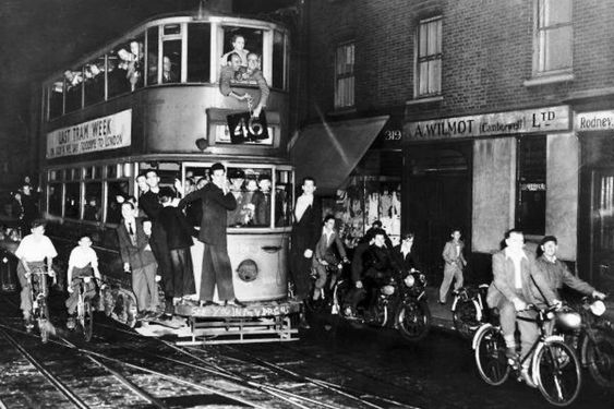 Camberwell New Road, the last tram 1952.   X.png