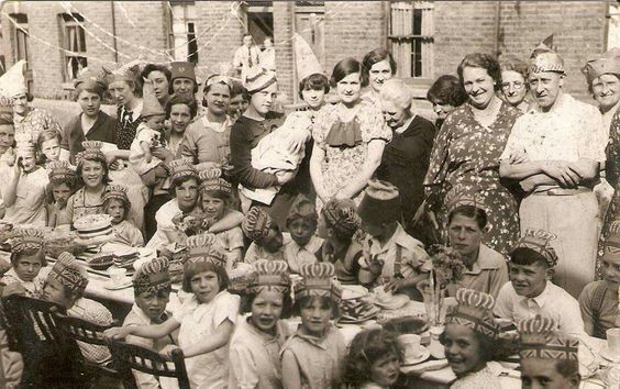 Coronation party, 1937, Bermondsey X.jpg