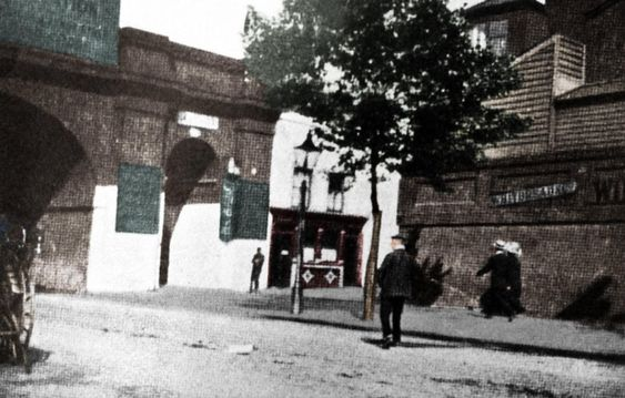 Rotherhithe New Road Bermondsey The Half-Way House Tavern c1911.  X.png