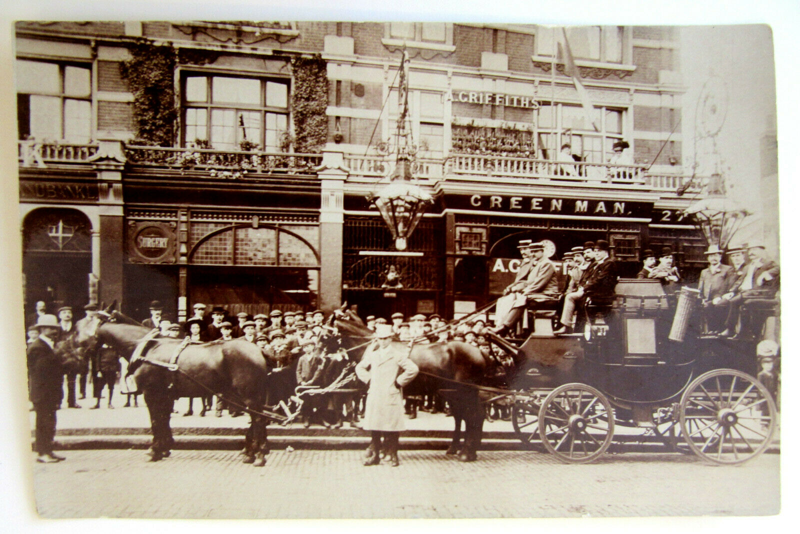 Old Kent Road. 1913, GREEN MAN' INN, opposite the Dun Cow.   X.png