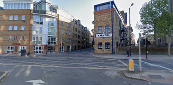 Tooley Street 2020, same location as the 1976 picture, Mecca was on the left-hand corner.  I lost a few Bob in there.  X.jpg