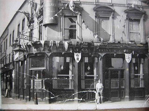 Newington Causeway, Southwark, The Kings Head Pub, c1930s.  X.png