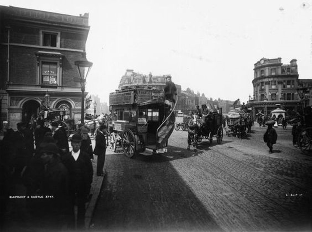 Elephant & Castle circa 1900. An omnibus travelling amongst the traffic at the Elephant.  X.jpg