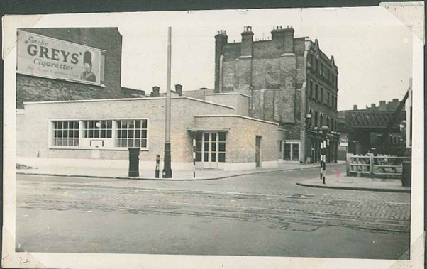Newington Causeway Post Office, 1949. This site at the junction of Rockingham Street. X.png