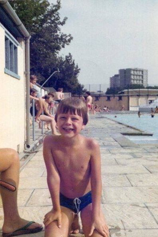 Southwark Park, The Open-Air Lido, August 1980.   X.png