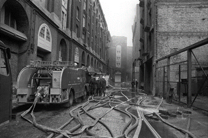 Tooley Street fire,10th August 1971.  3.png