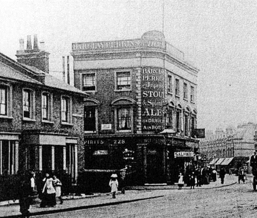 Southampton Way c1910, The Crescent Arms, Wells Crescent is to the left of pub.  X.png